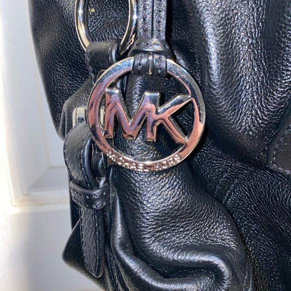 Michael Kors - black purse with silver chain accents - Picture 5 of 6